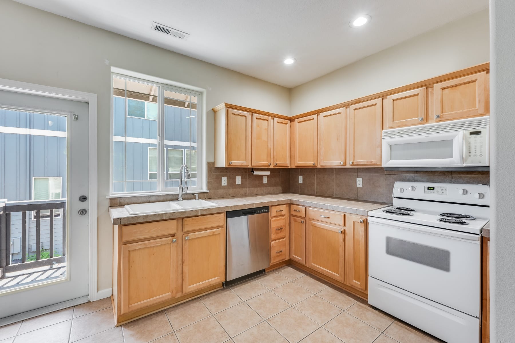  2106 CHARLIE CT Forest Grove, OR 97116 - 物件實景