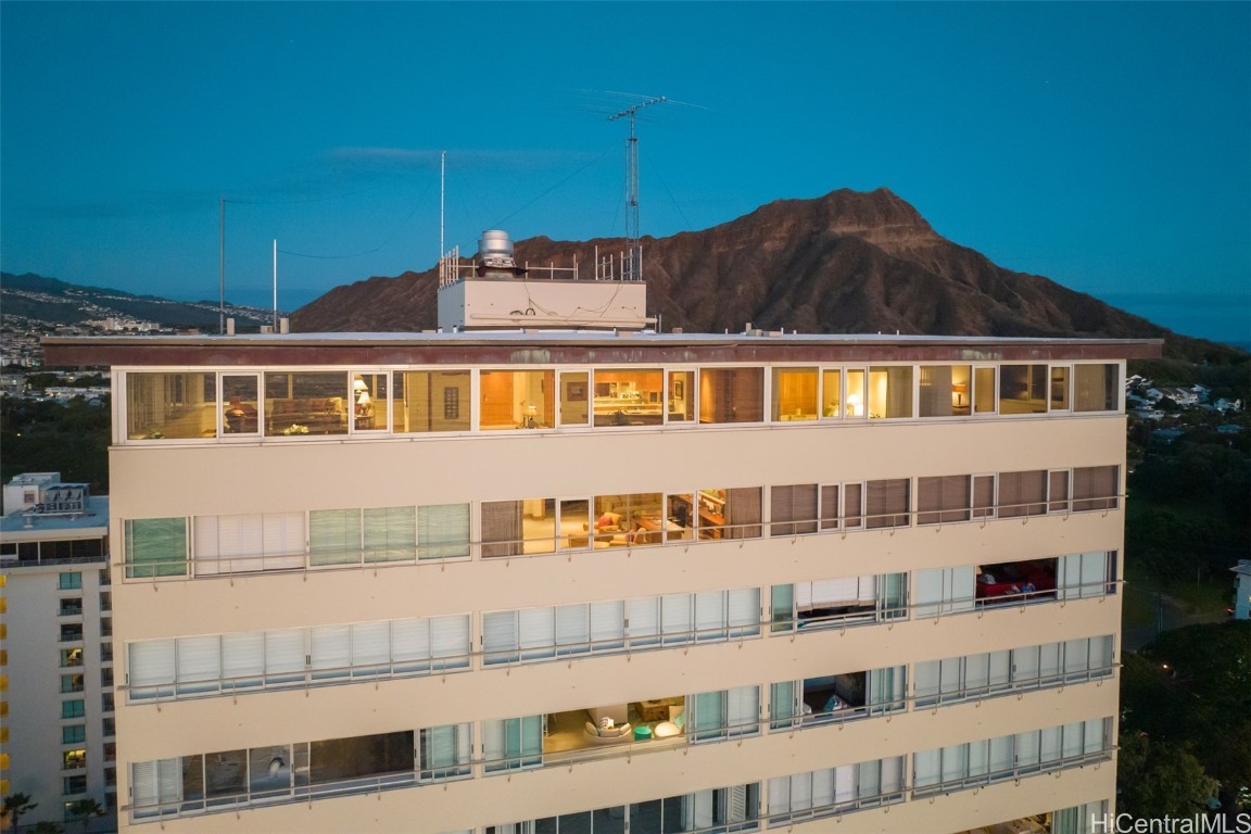 Honolulu, Hawaii, 96815, United States, 2 Bedrooms Bedrooms, ,4 BathroomsBathrooms,Residential,For Sale,1713125
