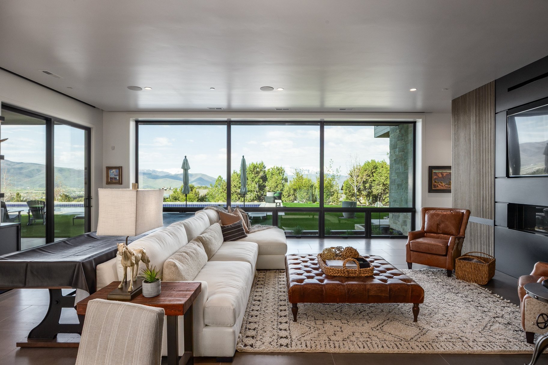  Luxury Lives Here  Architectural Masterpiece with Unmatched Privacy & Views - 物件實景