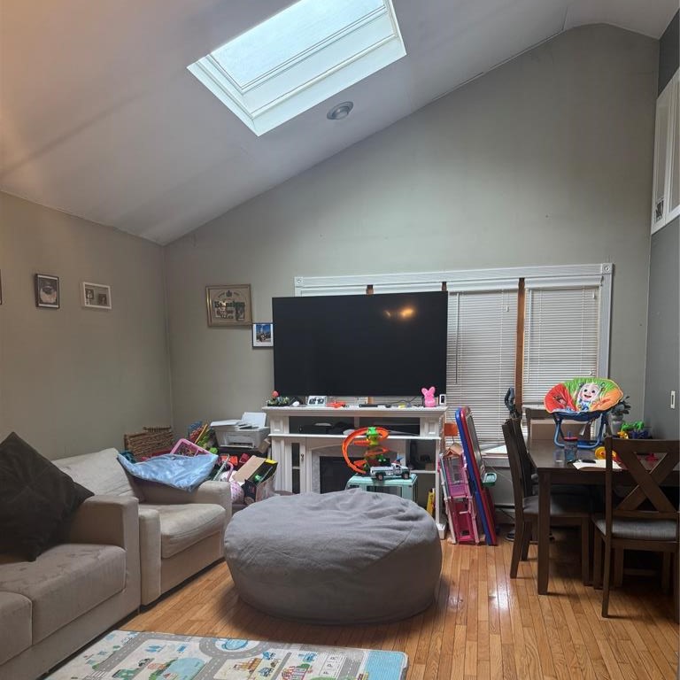 Ronkonkoma, New York, 11779, United States, 3 Bedrooms Bedrooms, ,2 BathroomsBathrooms,Residential,For Sale,1876247