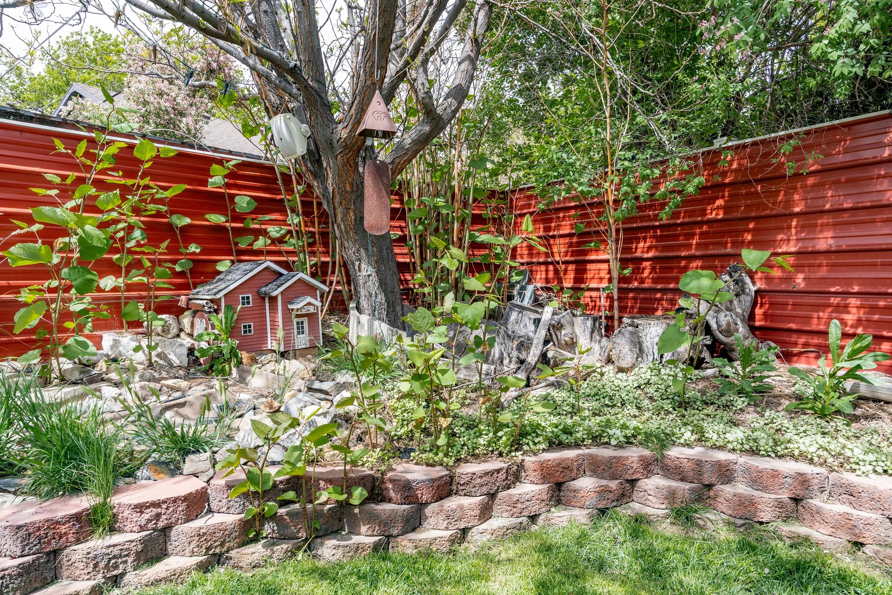  Charming Home with Detached Garage - 物件實景