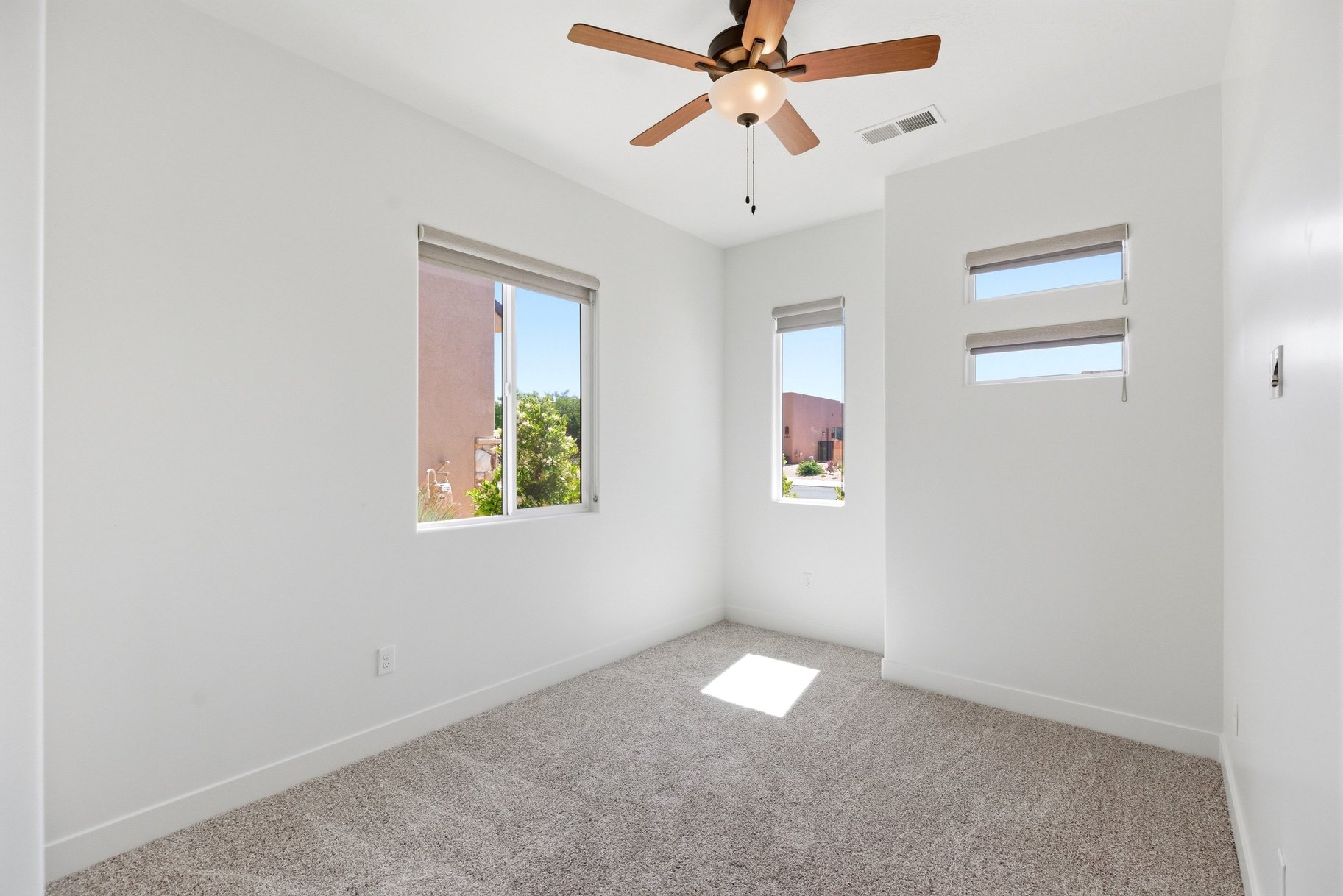  Clean & Move-In Ready 4 Bedroom home in The Ledges Community - 物件實景