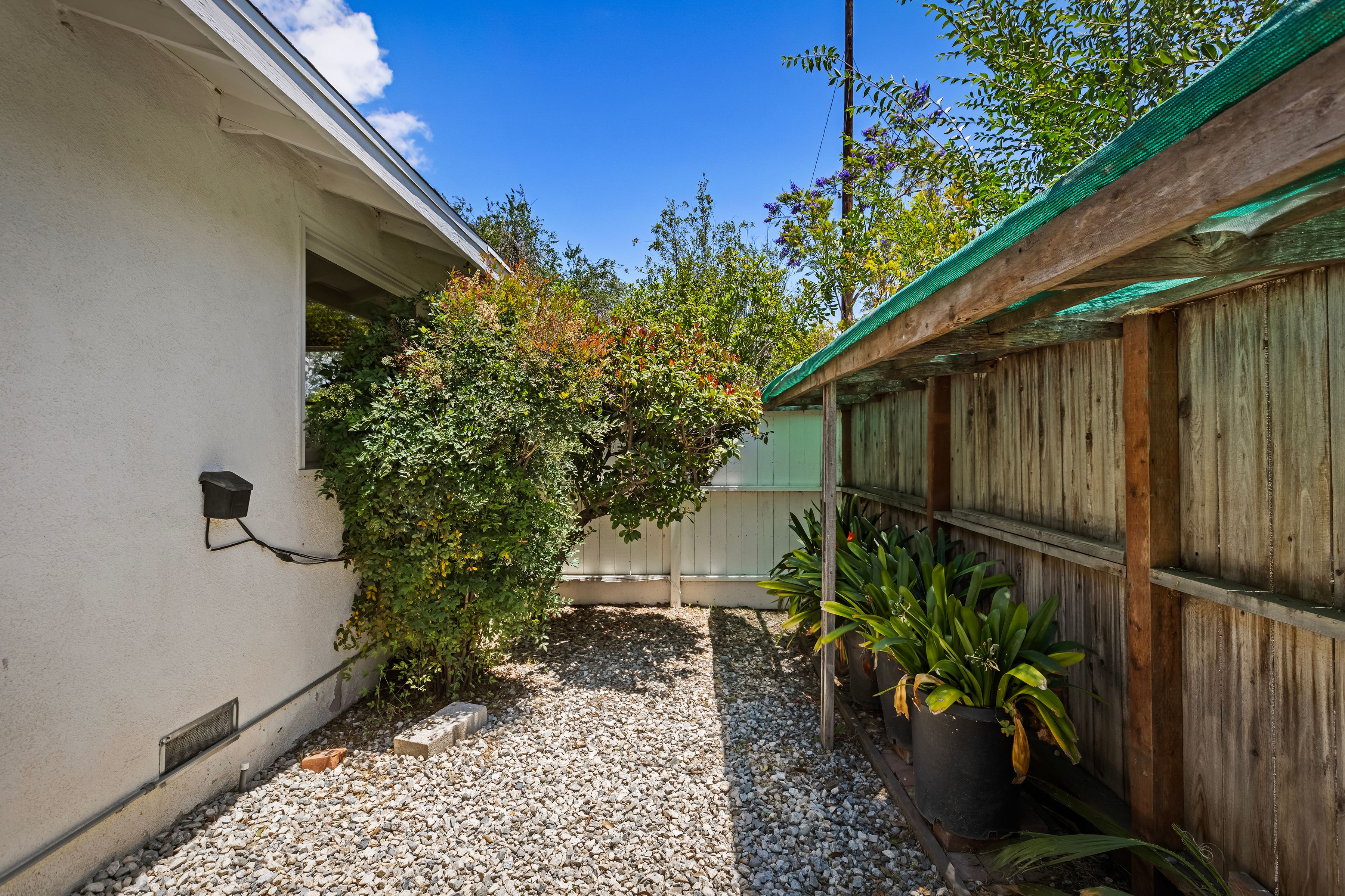  5005 Varna Avenue - 物件實景