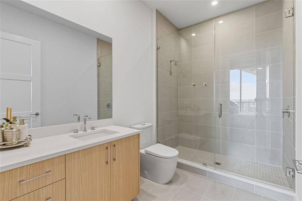 Atlanta, Georgia, 30305, United States, 2 Bedrooms Bedrooms, ,3 BathroomsBathrooms,Residential,For Sale,1979191