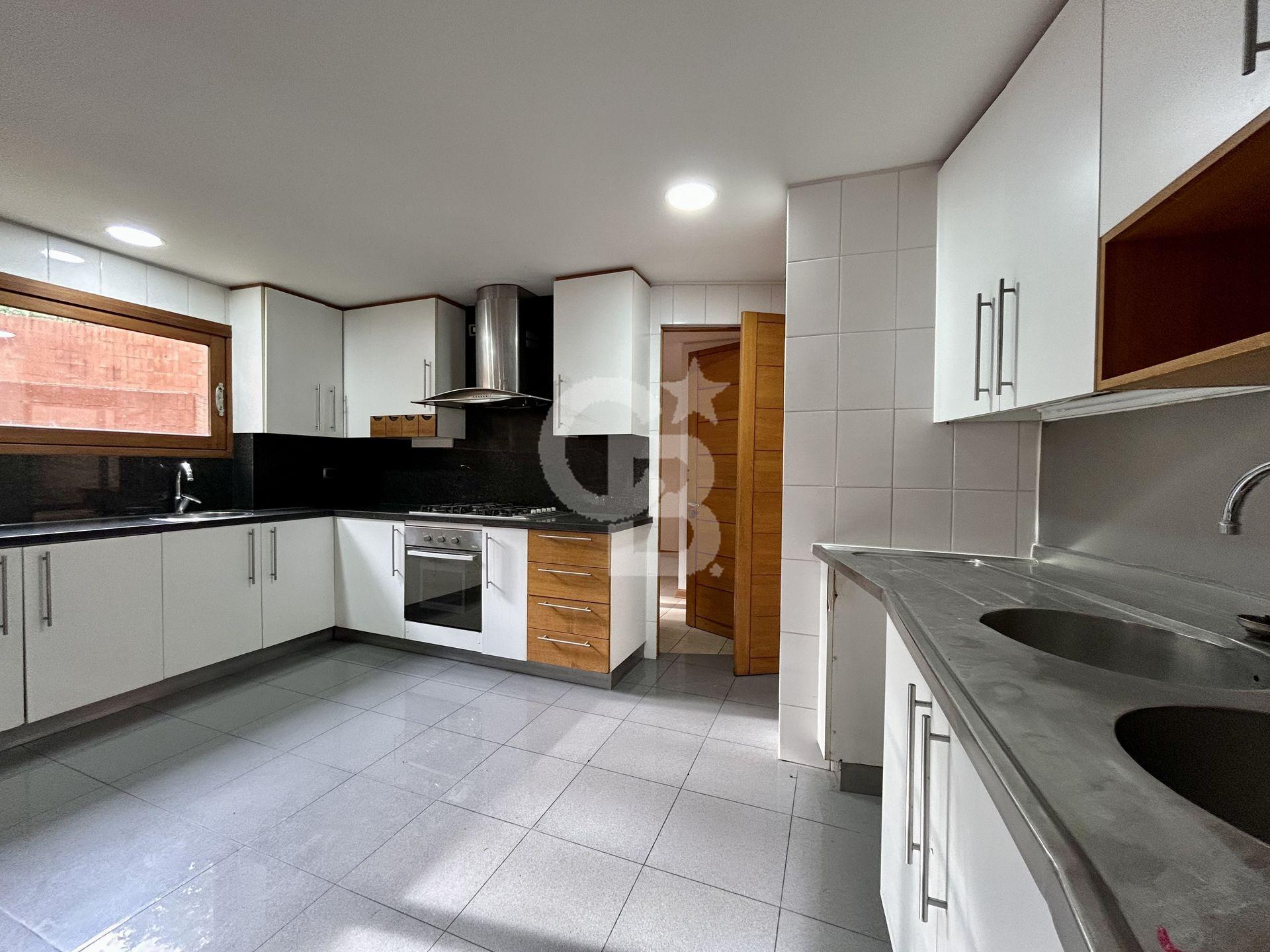 Vitacura, Chile, 5 Bedrooms Bedrooms, ,5 BathroomsBathrooms,Residential,For Sale,1969115