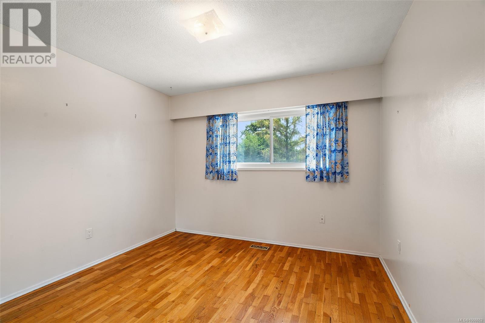 SAANICH, British Columbia, V8N 2E2, CA, 4 Bedrooms Bedrooms, ,3 BathroomsBathrooms,Residential,For Sale,1950351