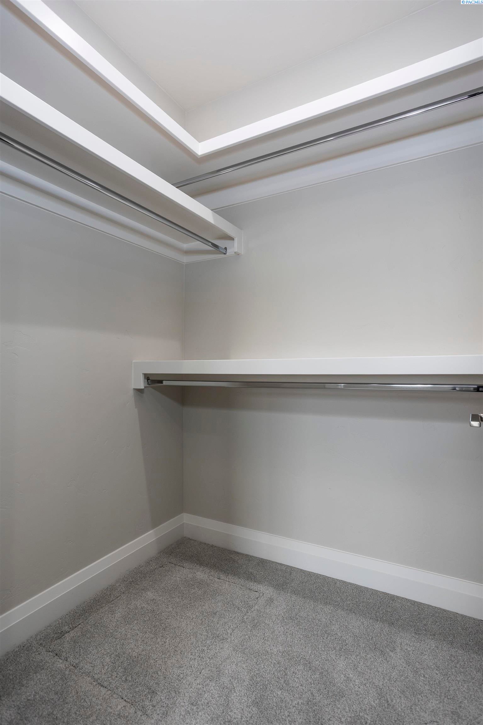 Pasco, Washington, 99301, United States, 4 Bedrooms Bedrooms, ,4 BathroomsBathrooms,Residential,For Sale,1979457