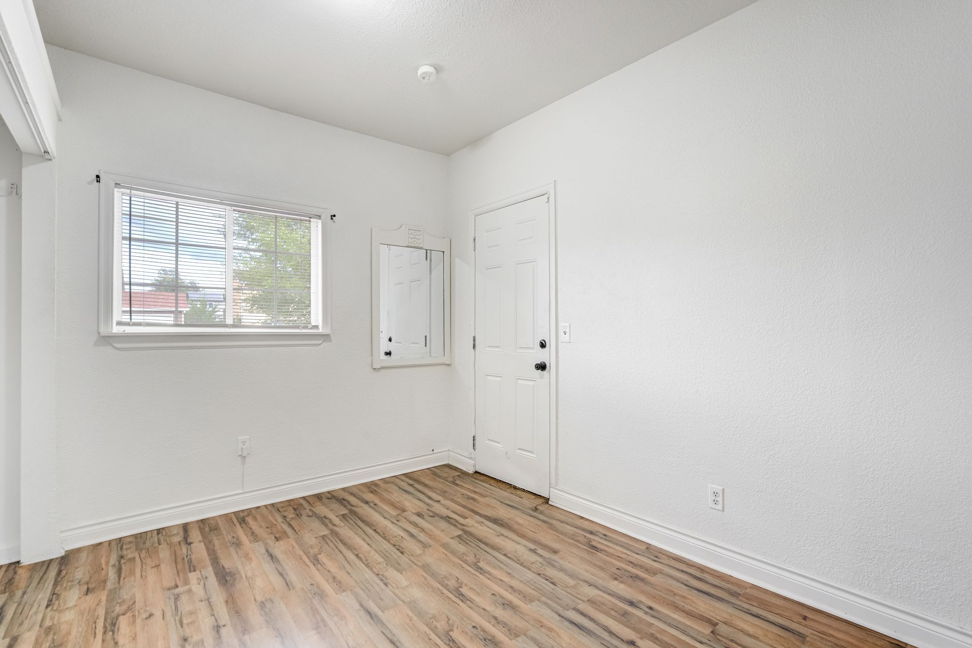  Updated Four Bedroom Home with Assumable Loan - 物件實景