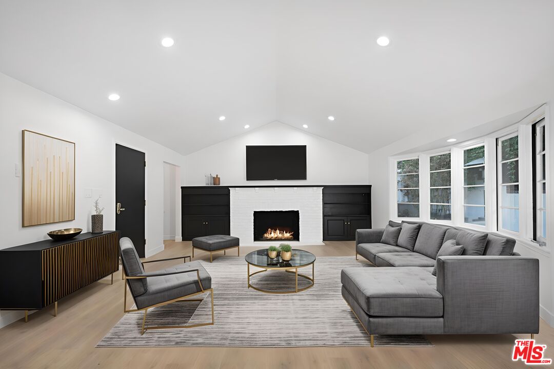 Los Angeles, California, 90046, United States, 3 Bedrooms Bedrooms, ,3 BathroomsBathrooms,Residential,For Sale,1838639