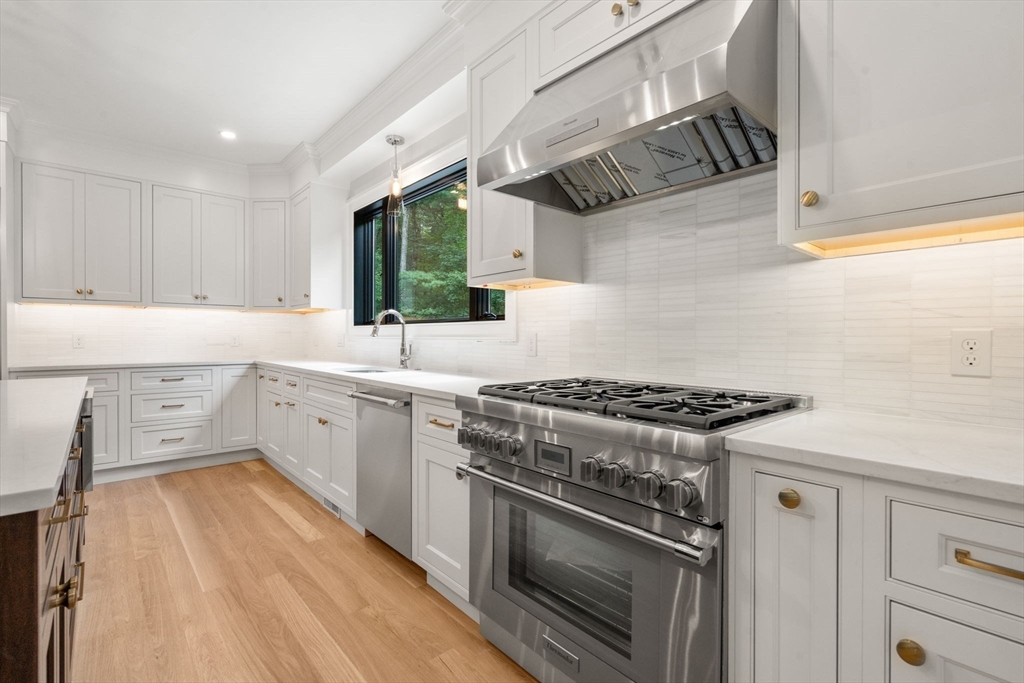 Westwood, Massachusetts, 02090, United States, 5 Bedrooms Bedrooms, ,5 BathroomsBathrooms,Residential,For Sale,1911878