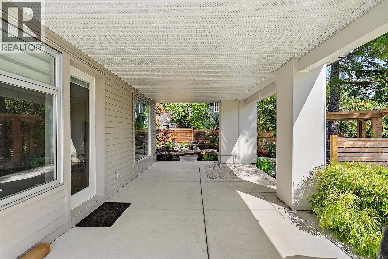 CENTRAL SAANICH, British Columbia, V8M 2G2, CA, 3 Bedrooms Bedrooms, ,4 BathroomsBathrooms,Residential,For Sale,1907005