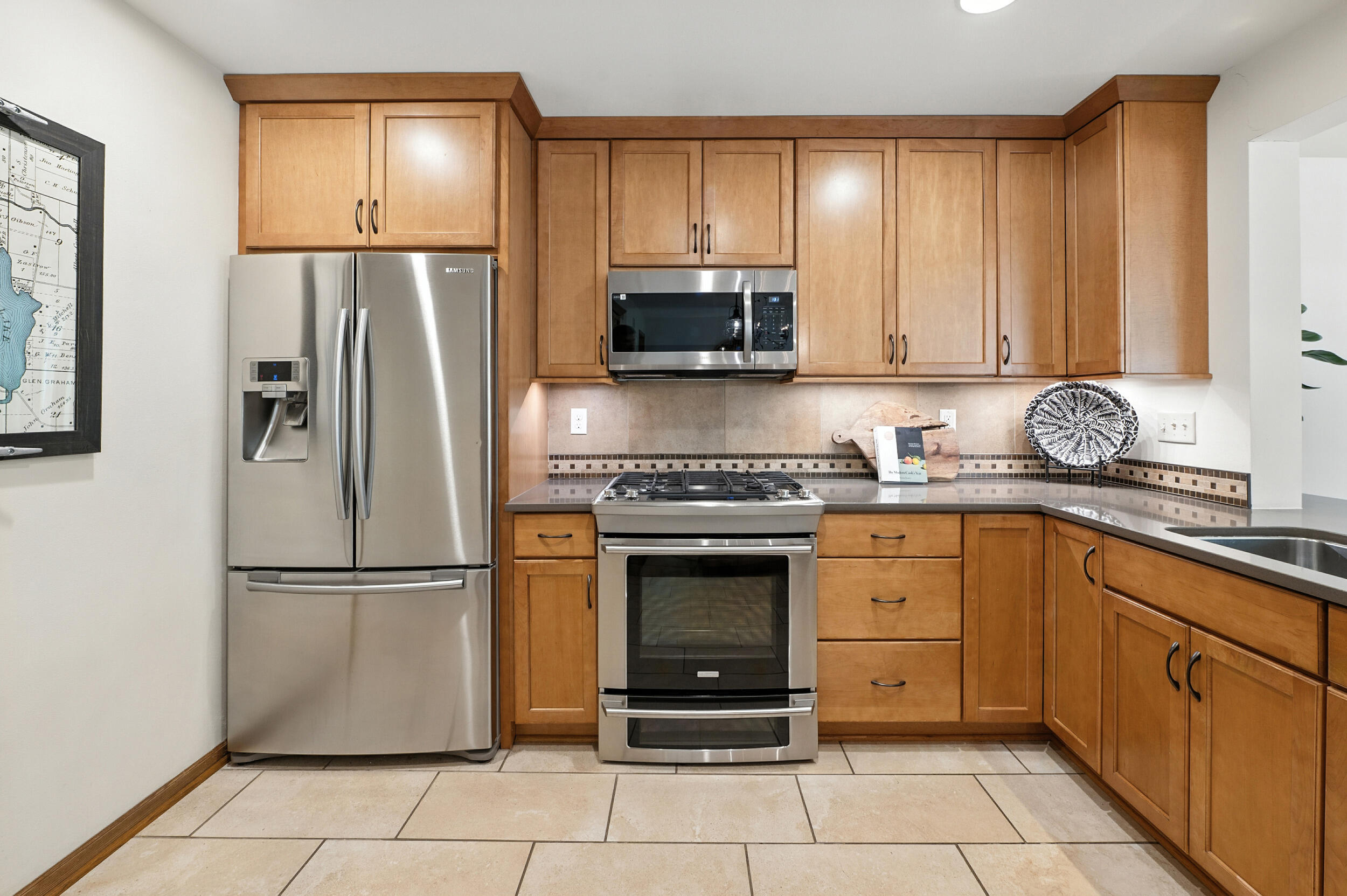 Delafield, Wisconsin, 53029, United States, 2 Bedrooms Bedrooms, ,4 BathroomsBathrooms,Residential,For Sale,1917122