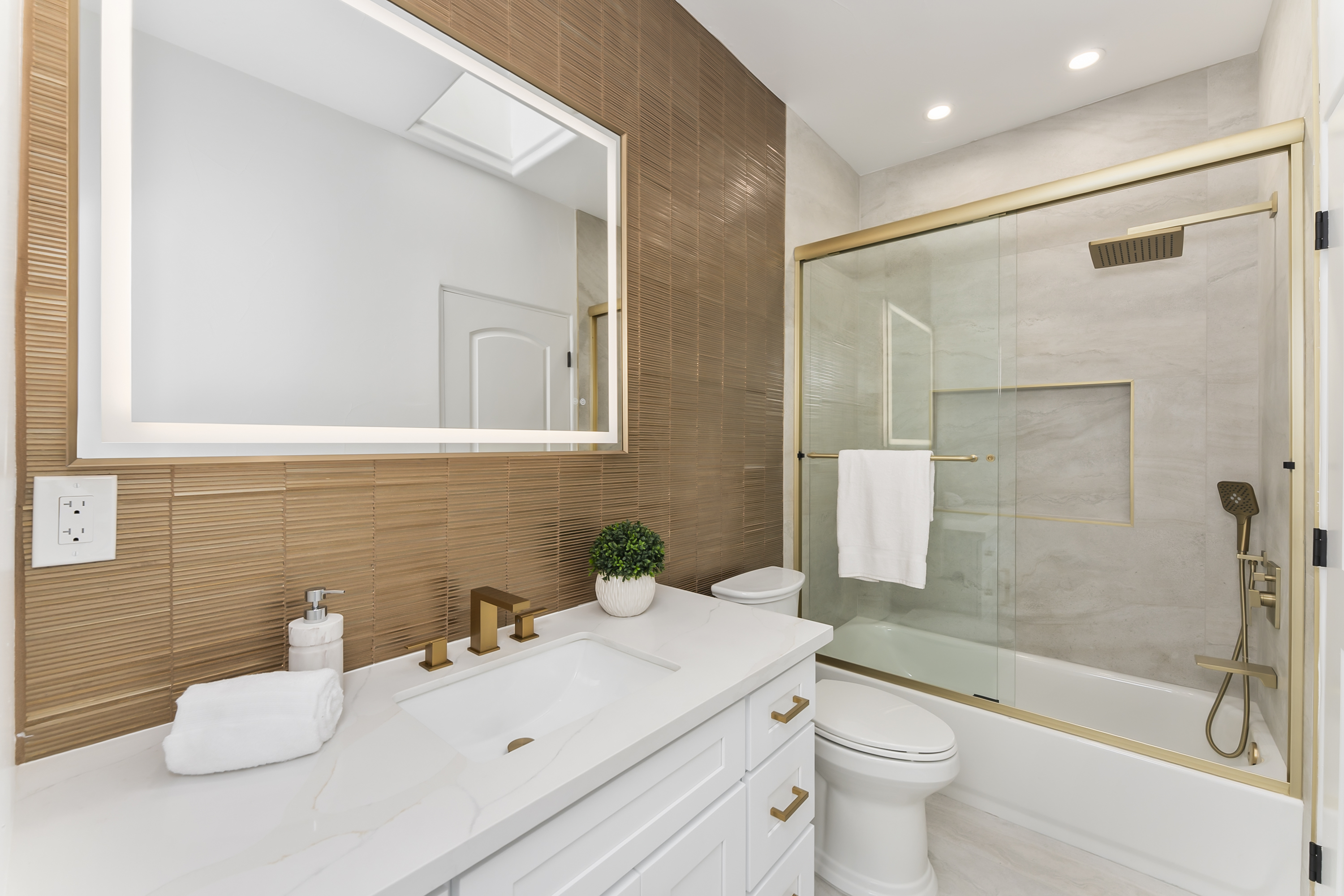  40 Acres - Big Views - Renovated Home - 物件實景