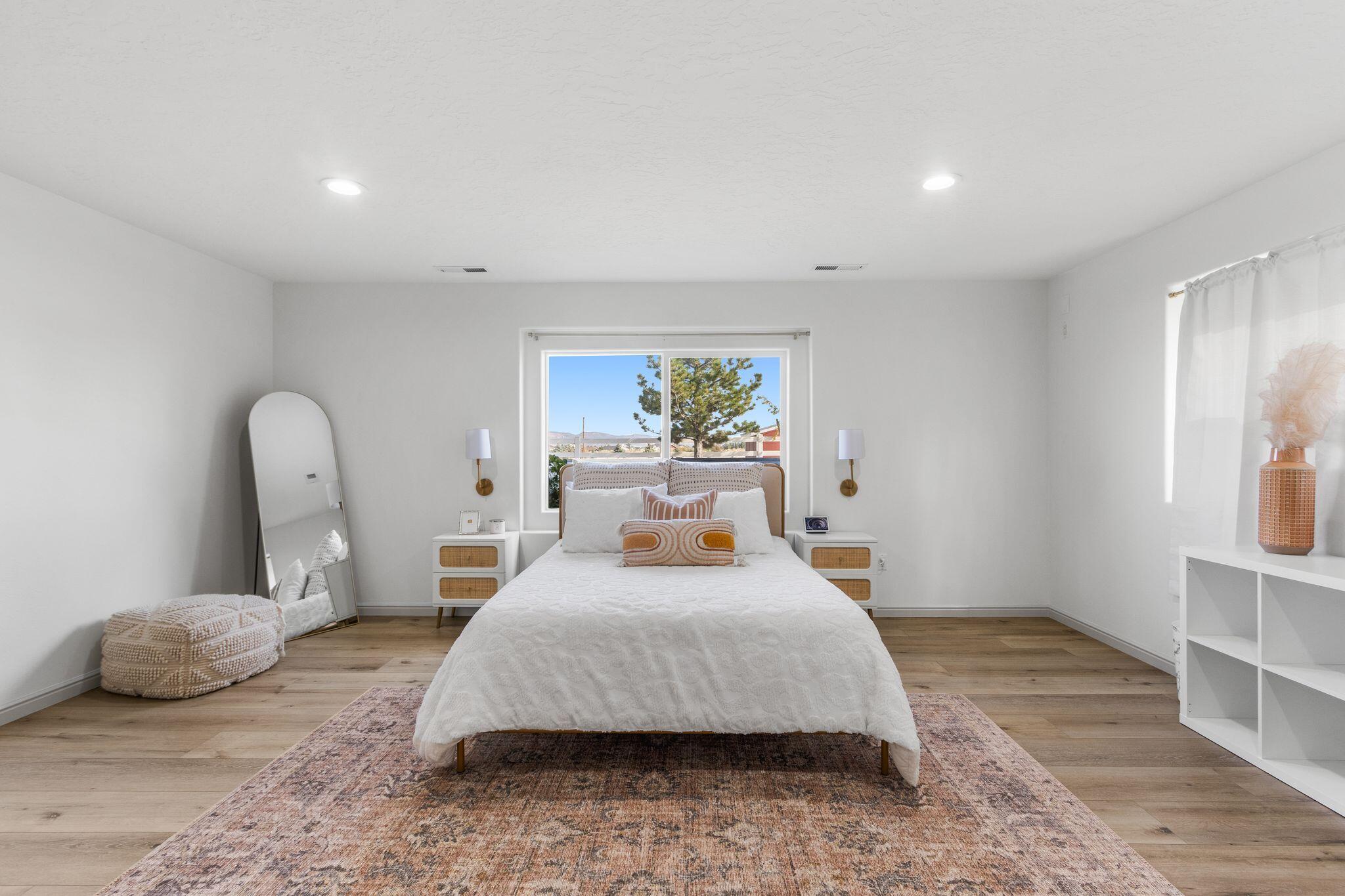 Parowan, Utah, 84761, United States, 6 Bedrooms Bedrooms, ,5 BathroomsBathrooms,Residential,For Sale,1995430