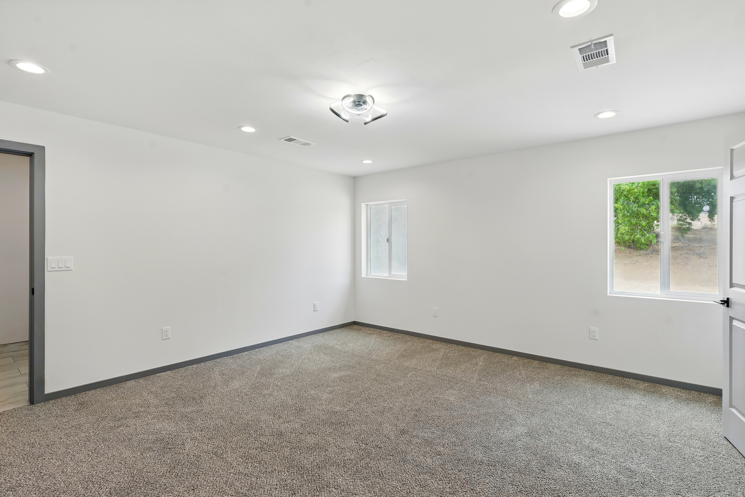 Los Lunas, New Mexico, 87031, United States, 4 Bedrooms Bedrooms, ,2 BathroomsBathrooms,Residential,For Sale,1943131