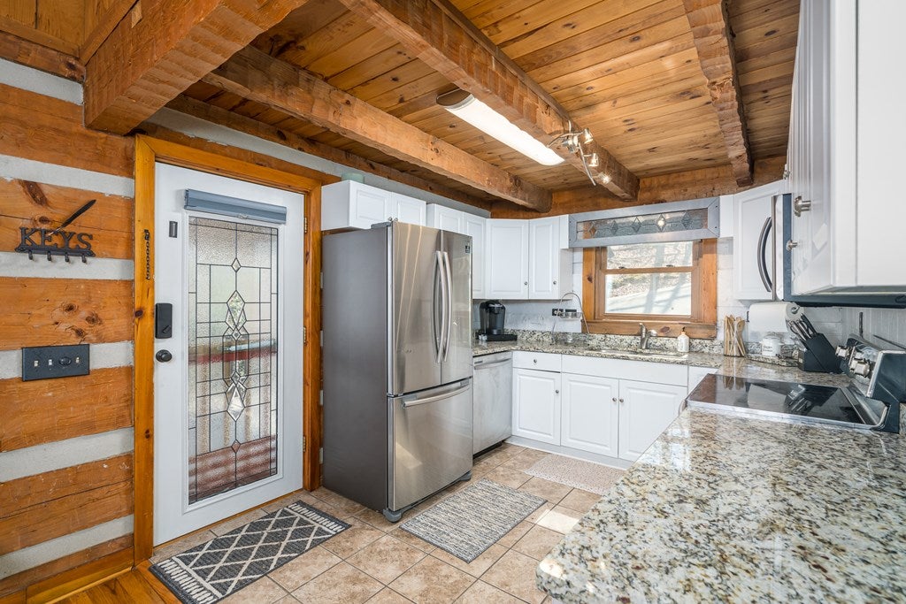 Ellijay, Georgia, 30540, United States, 4 Bedrooms Bedrooms, ,4 BathroomsBathrooms,Residential,For Sale,1858933