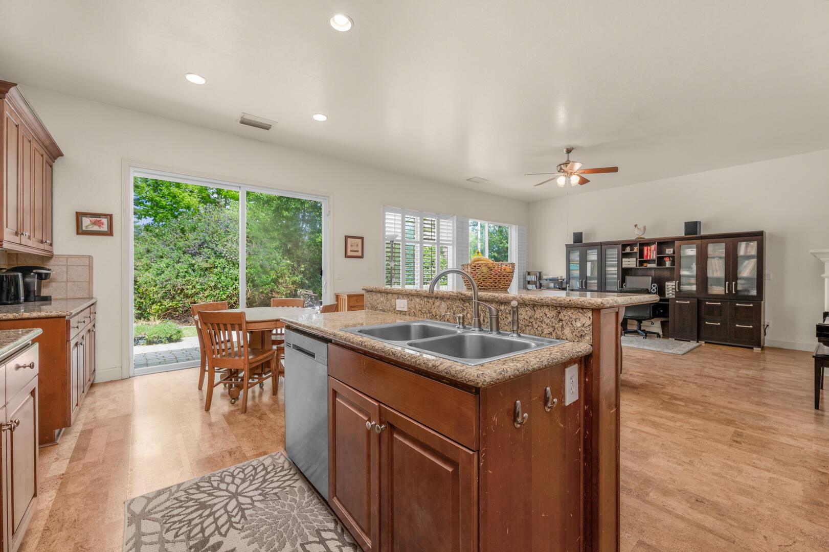 Visalia, California, 93291, United States, 4 Bedrooms Bedrooms, ,3 BathroomsBathrooms,Residential,For Sale,2009986