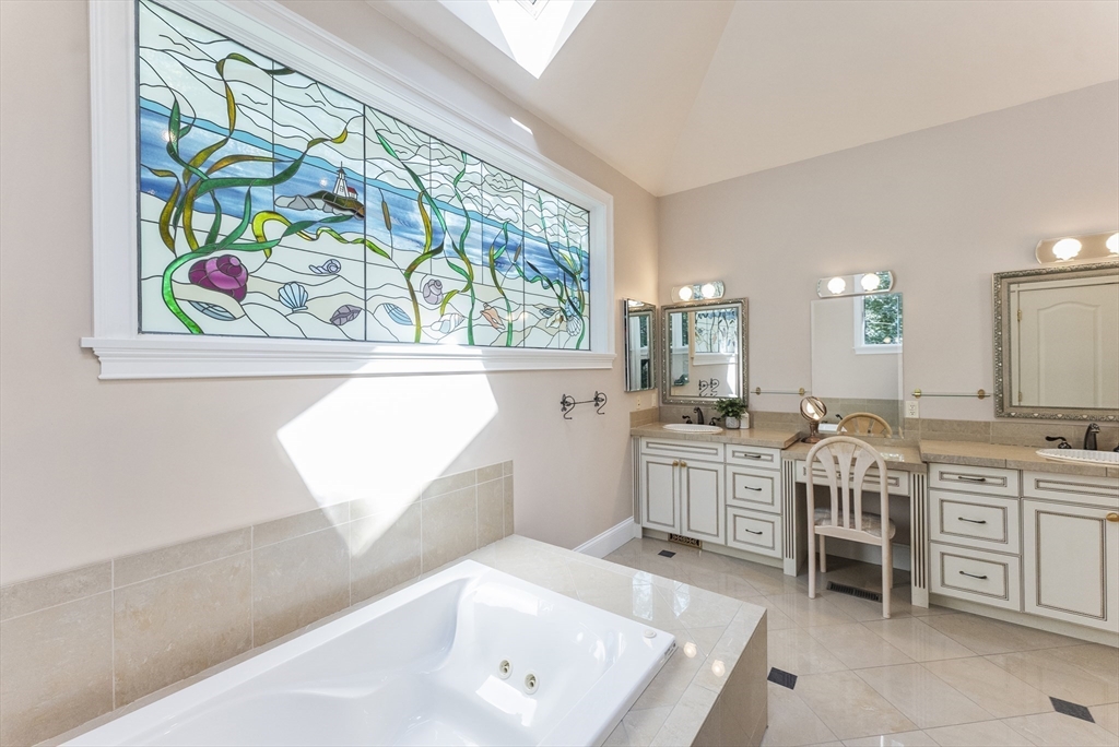 Plymouth, Massachusetts, 02360, United States, 4 Bedrooms Bedrooms, ,4 BathroomsBathrooms,Residential,For Sale,1903288