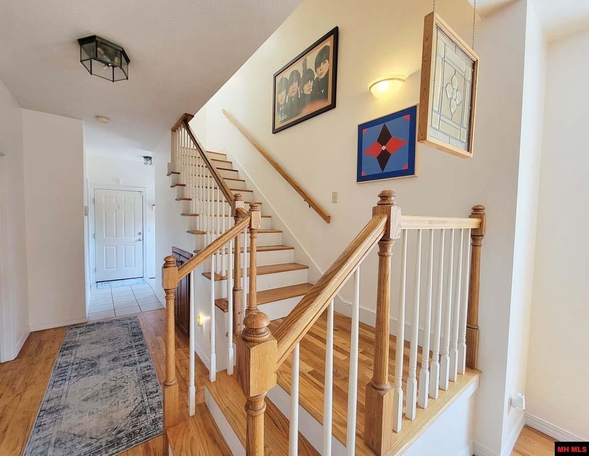 Mountain Home, Arkansas, 72653, United States, 4 Bedrooms Bedrooms, ,5 BathroomsBathrooms,Residential,For Sale,2018270