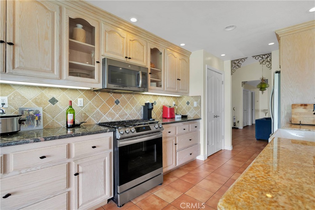 Victorville, California, 92395, United States, 4 Bedrooms Bedrooms, ,2 BathroomsBathrooms,Residential,For Sale,1927294