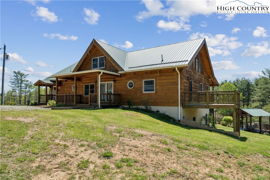 Grassy Creek, North Carolina, 28631, United States, 3 Bedrooms Bedrooms, ,4 BathroomsBathrooms,Residential,For Sale,1794520