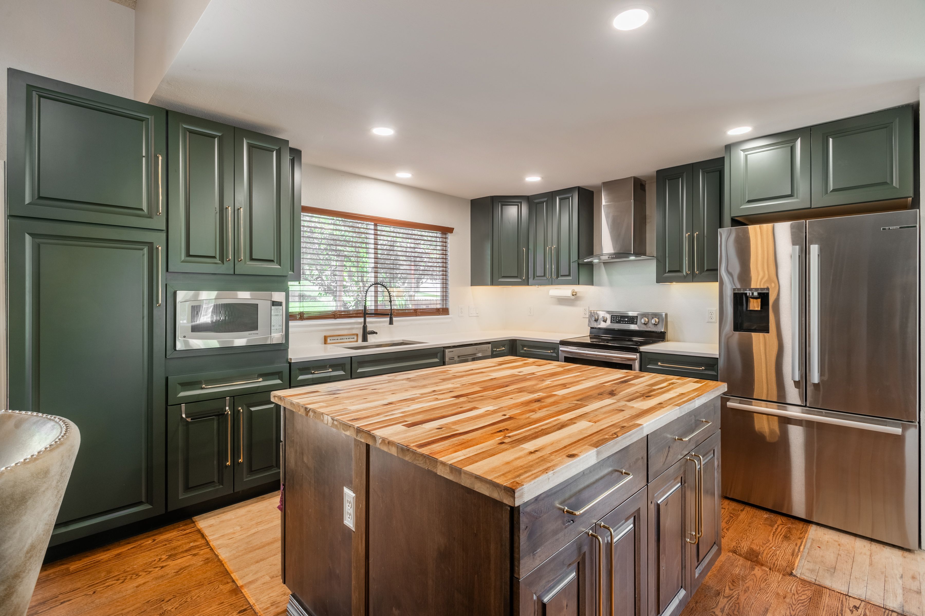  Situated on a Desirable Corner Lot in Hidden River - 物件實景