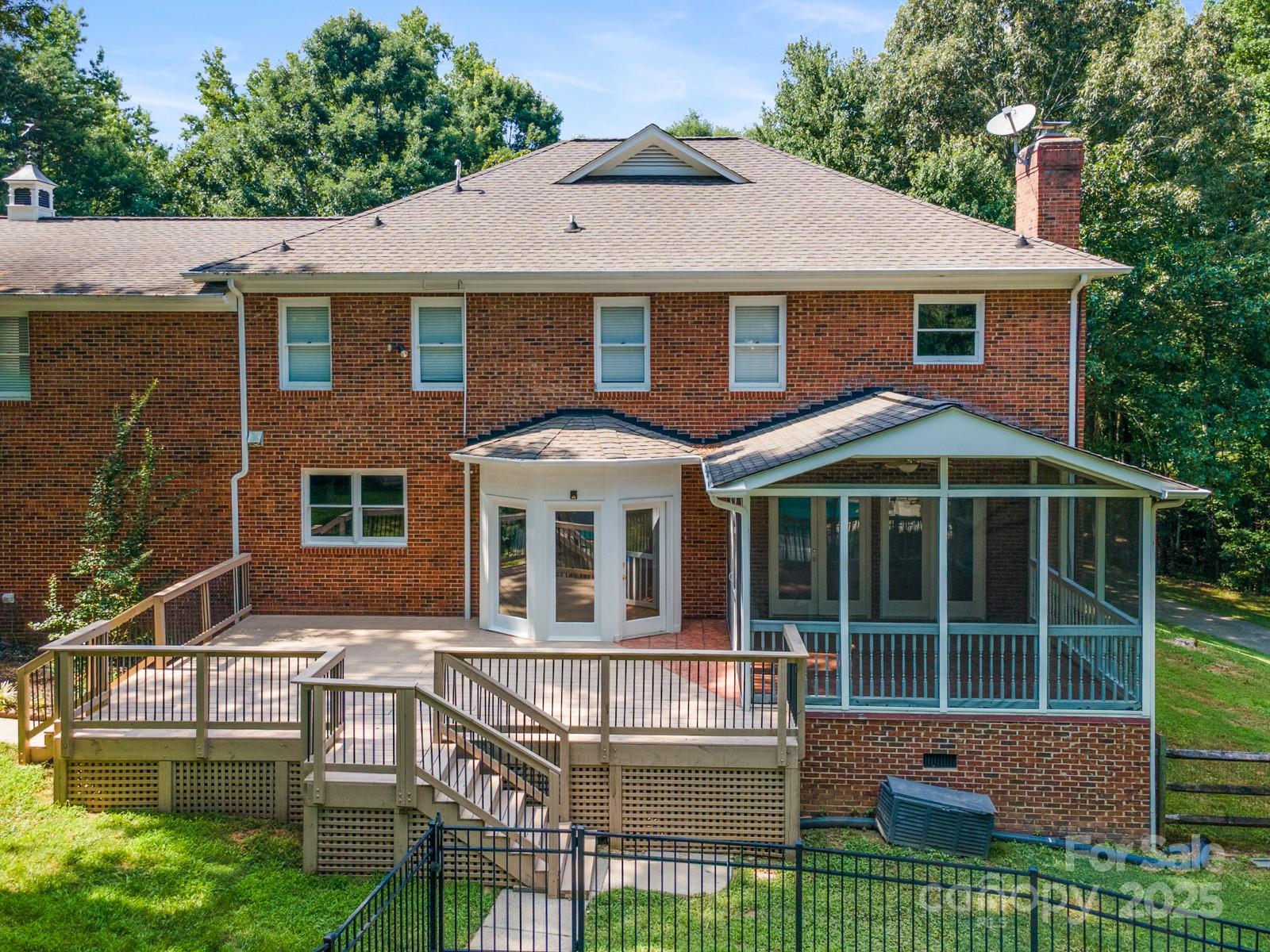 Matthews, North Carolina, 28104, United States, 4 Bedrooms Bedrooms, ,3 BathroomsBathrooms,Residential,For Sale,1876252