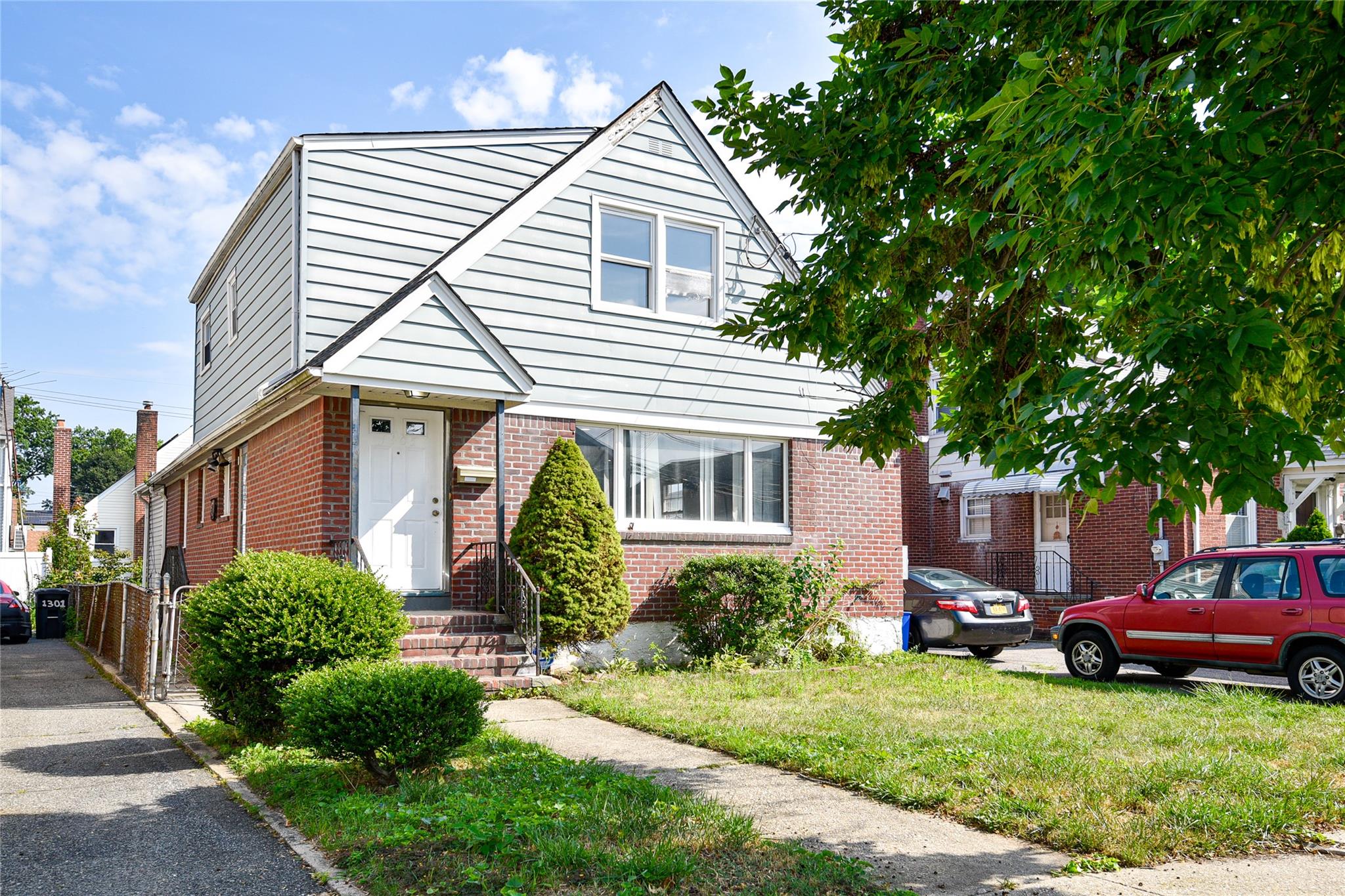 New Hyde Park, New York, 11040, United States, 4 Bedrooms Bedrooms, ,3 BathroomsBathrooms,Residential,For Sale,1903890
