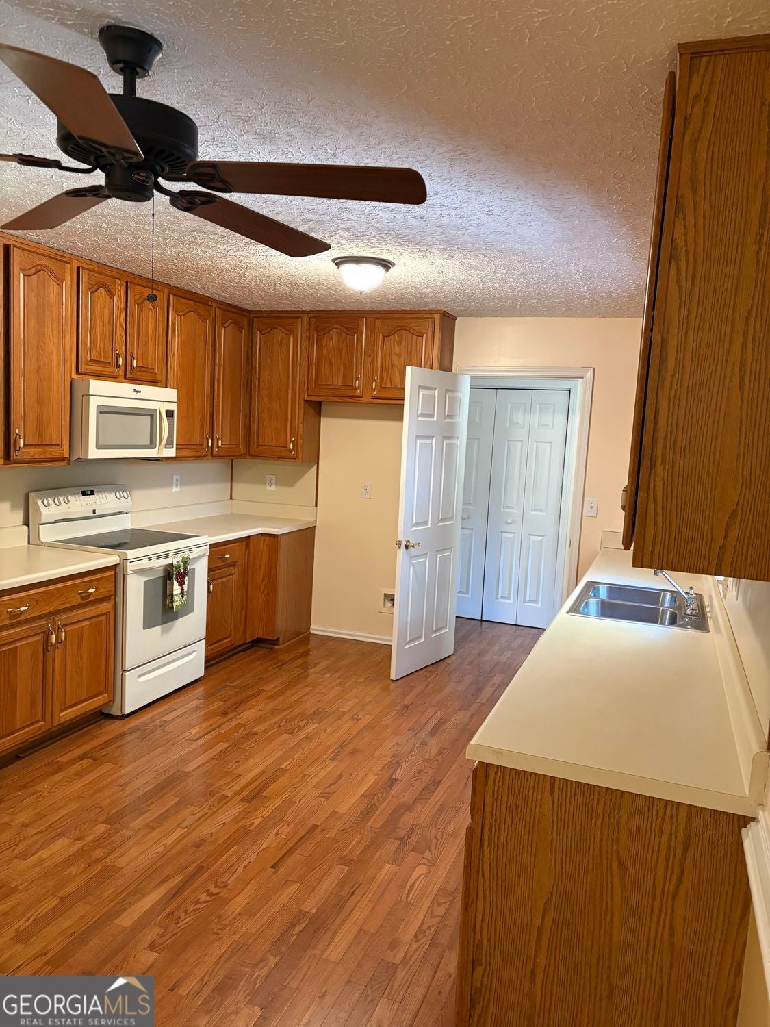 Rockmart, Georgia, 30153, United States, 4 Bedrooms Bedrooms, ,2 BathroomsBathrooms,Residential,For Sale,1969825