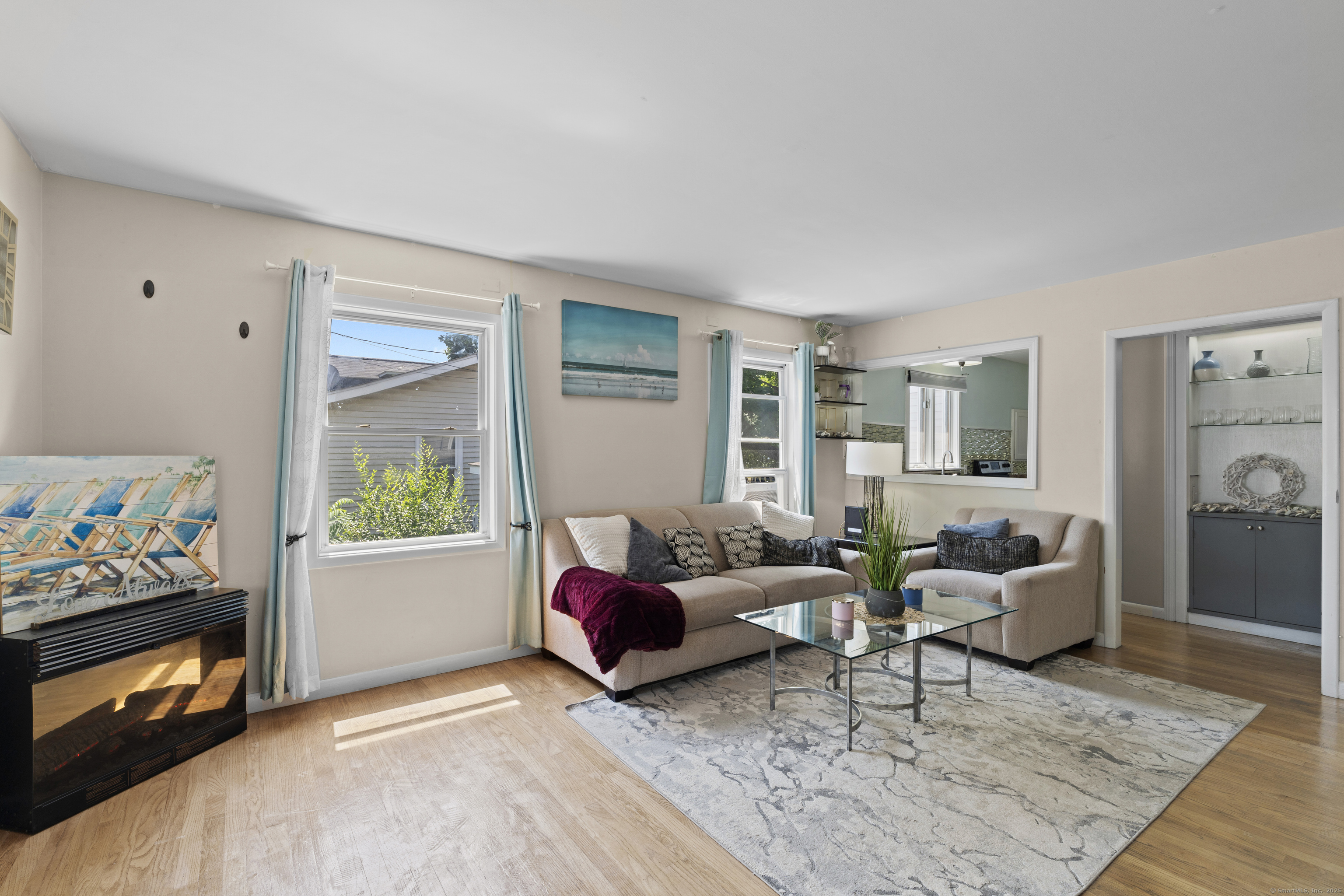 Milford, Connecticut, 06460, United States, 3 Bedrooms Bedrooms, ,2 BathroomsBathrooms,Residential,For Sale,1896652