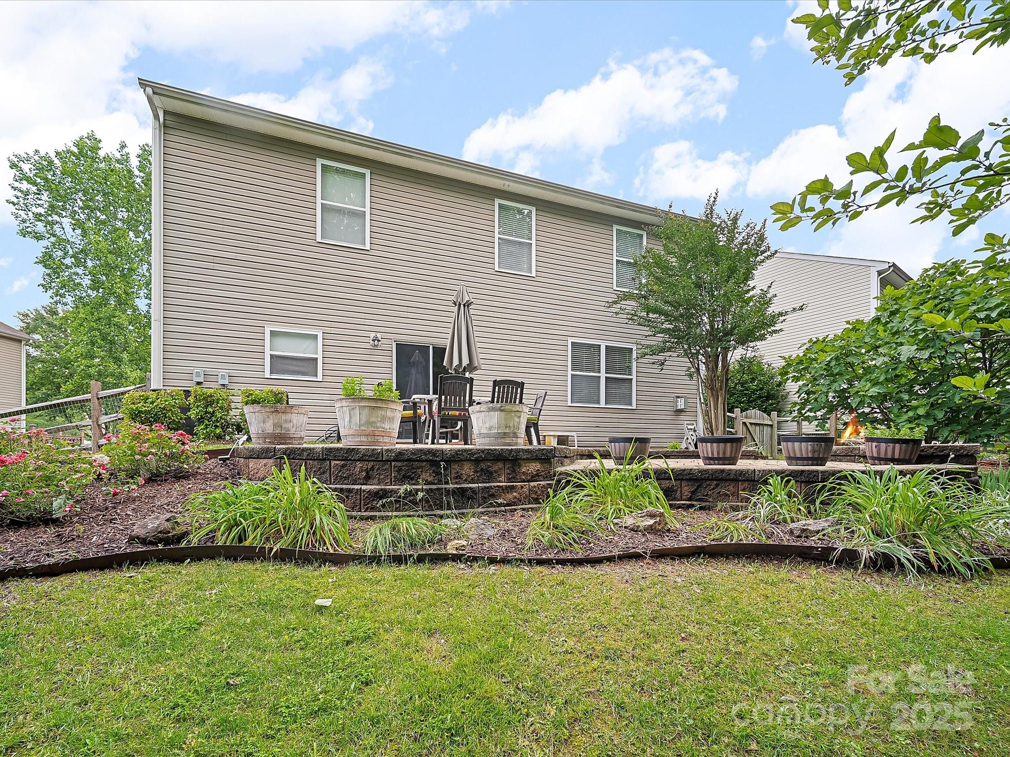 Matthews, North Carolina, 28105, United States, 4 Bedrooms Bedrooms, ,3 BathroomsBathrooms,Residential,For Sale,1865388