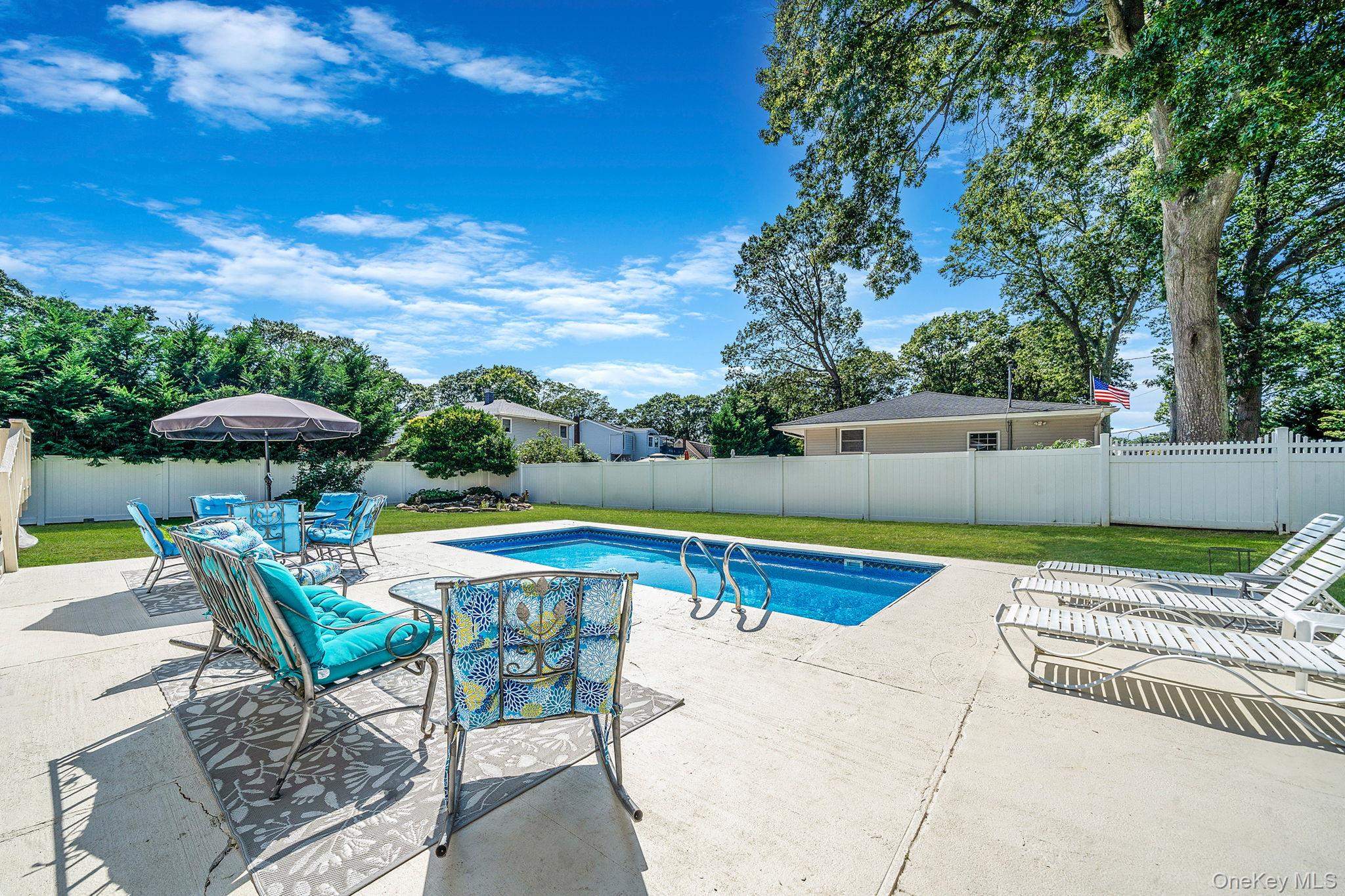 West Islip, New York, 11795, United States, 4 Bedrooms Bedrooms, ,4 BathroomsBathrooms,Residential,For Sale,1925742