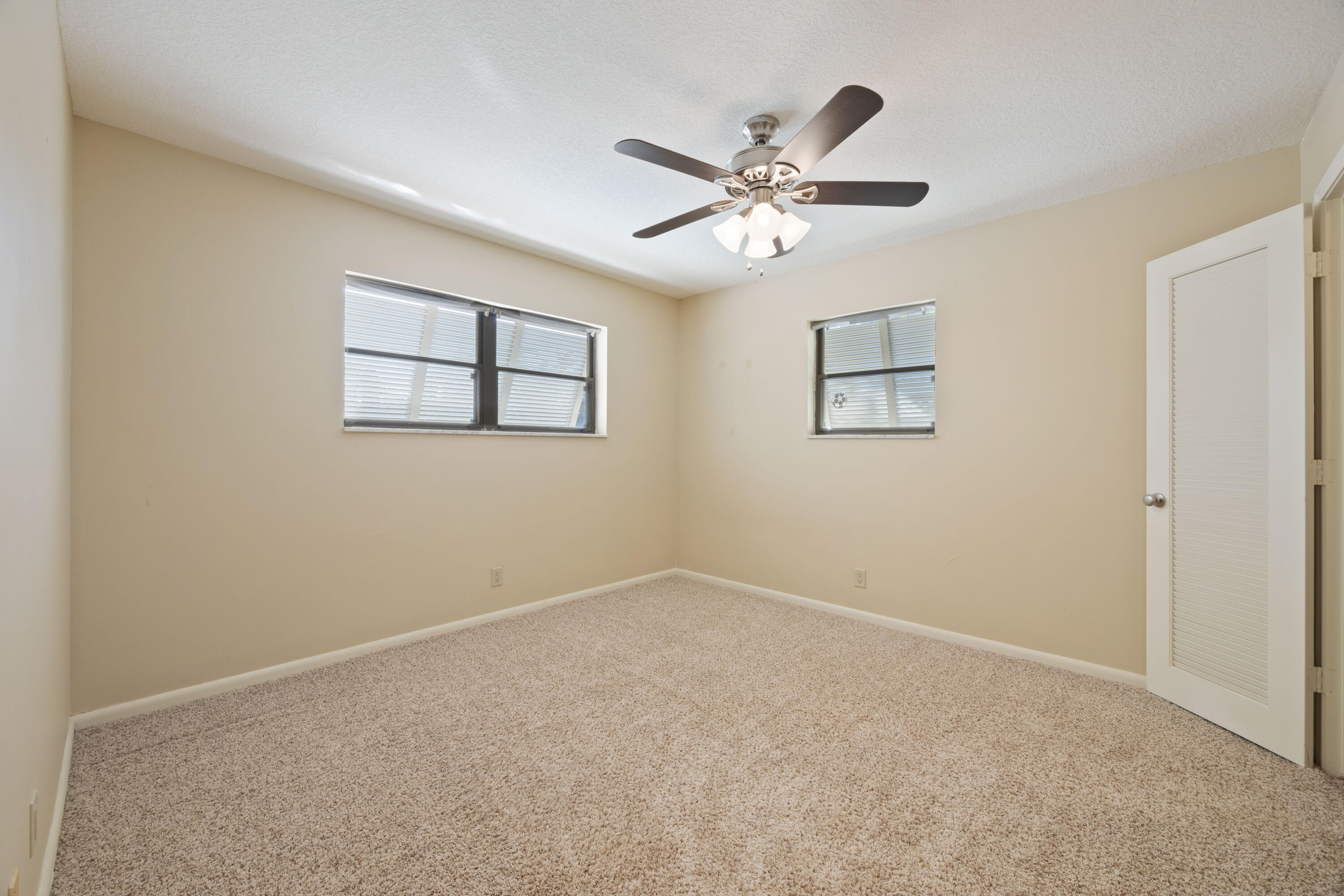 Lake Worth, Florida, 33462, United States, 3 Bedrooms Bedrooms, ,2 BathroomsBathrooms,Residential,For Sale,1966496