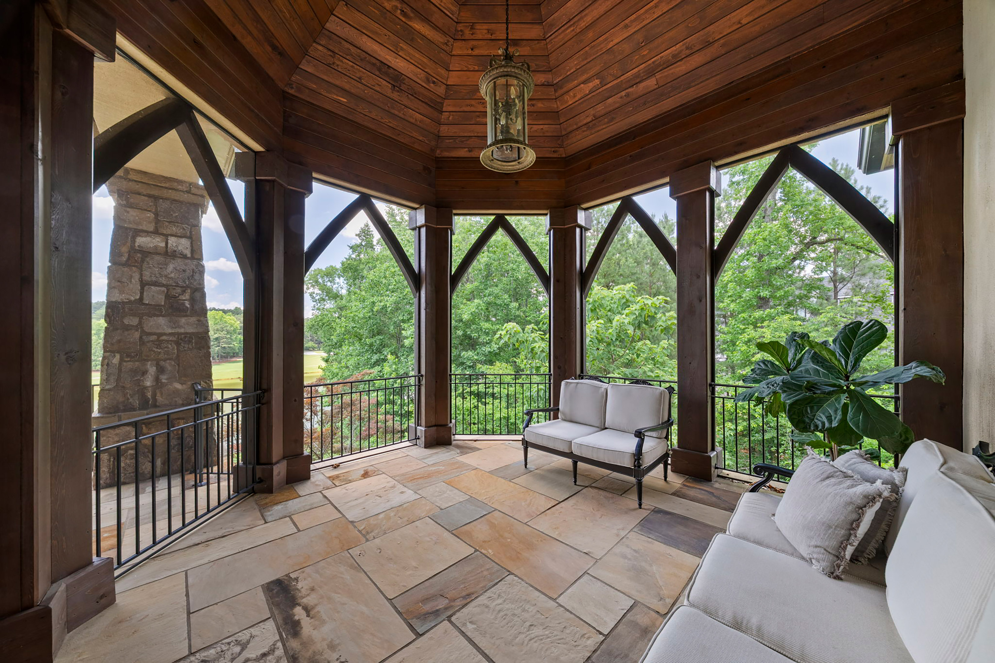  Extraordinary European Manor on Picturesque Cul-de-sac with Lake and Golf Views - 物件實景