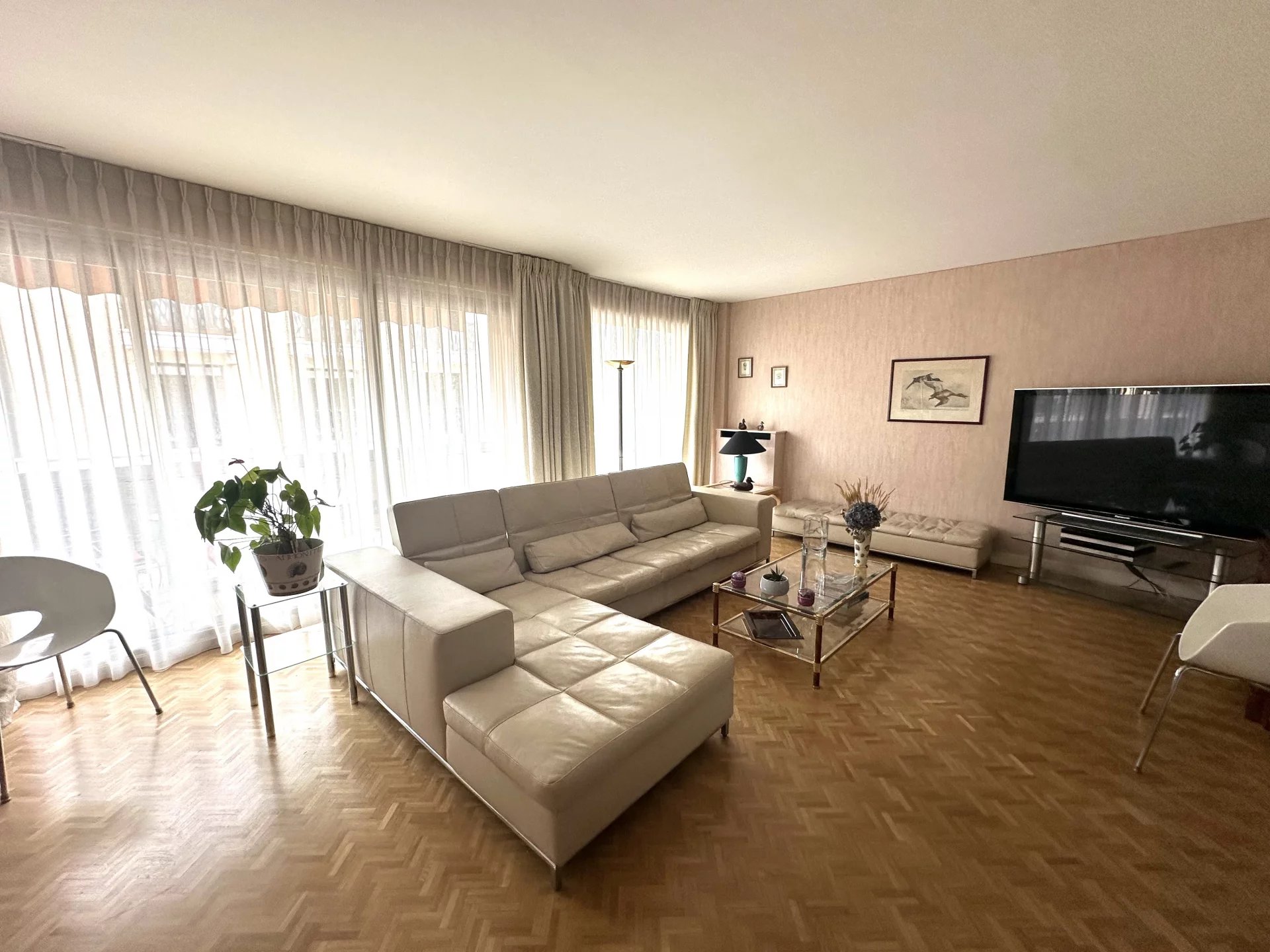 Le Vésinet, Île-de-France, 78110, FR, 3 Bedrooms Bedrooms, ,4 BathroomsBathrooms,Residential,For Sale,1994882