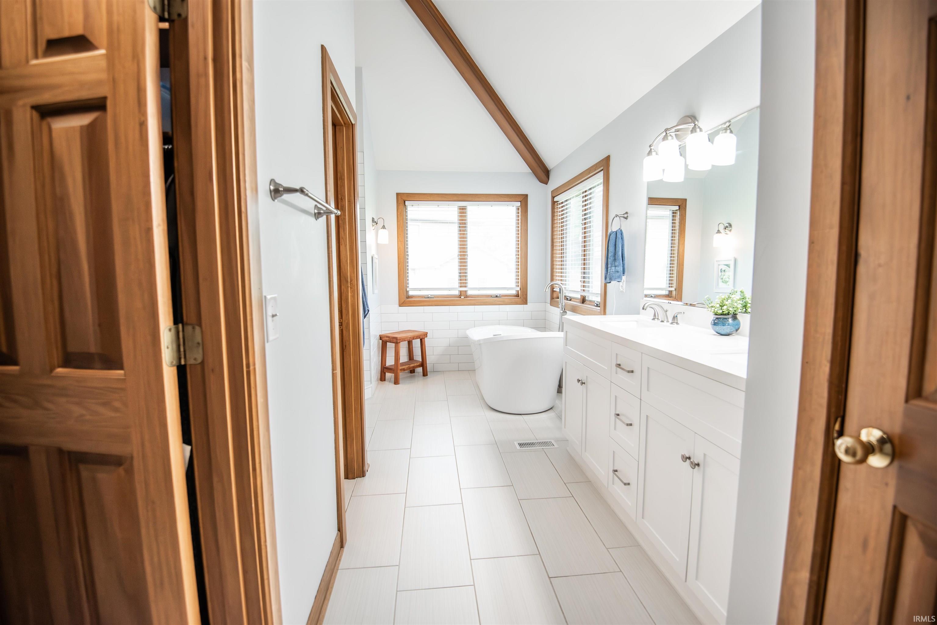 Fort Wayne, Indiana, 46814, United States, 5 Bedrooms Bedrooms, ,4 BathroomsBathrooms,Residential,For Sale,1975635