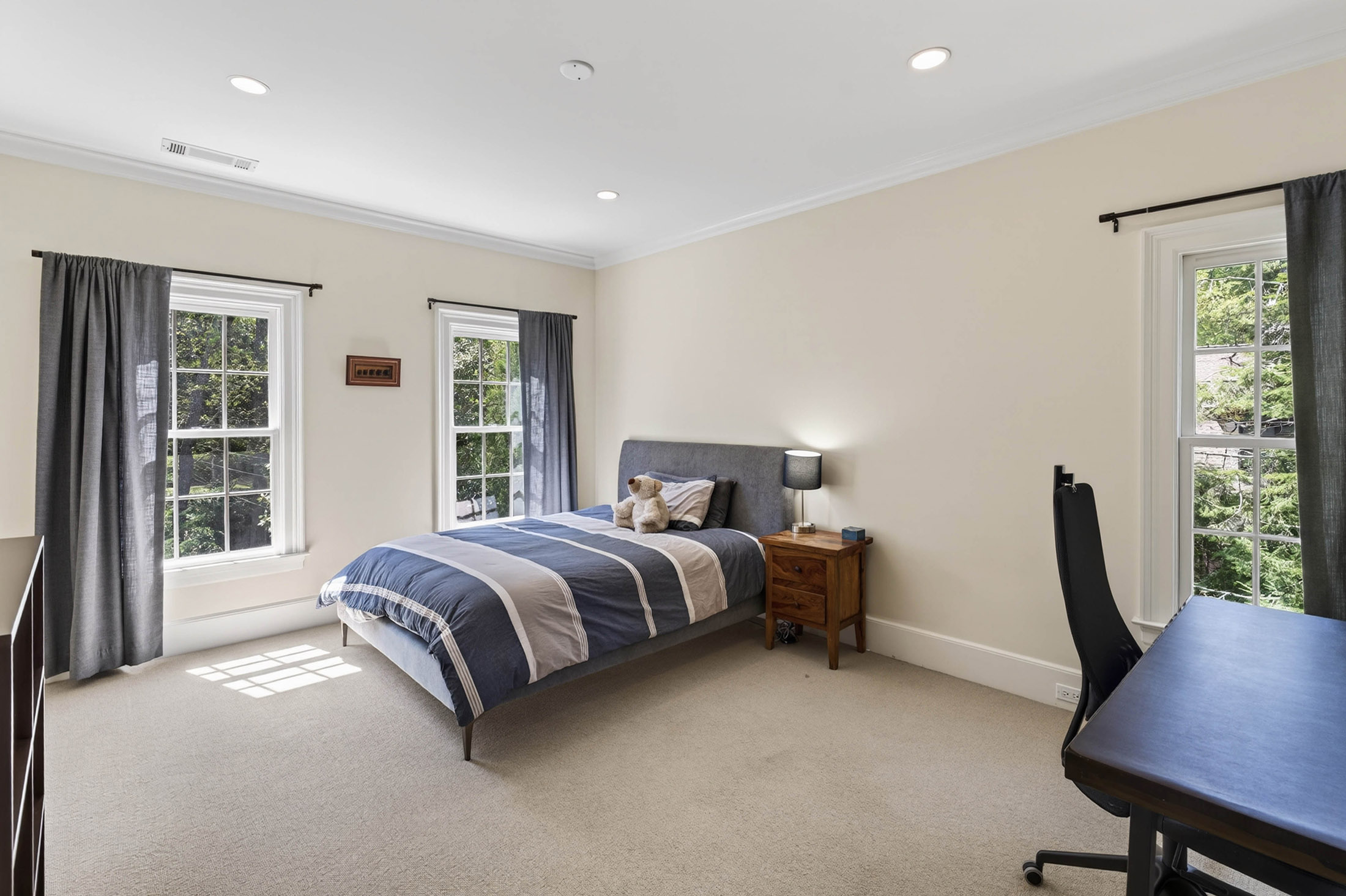  Stunning Estate with Pool Set on 1.3+/- Private Acres - 物件實景