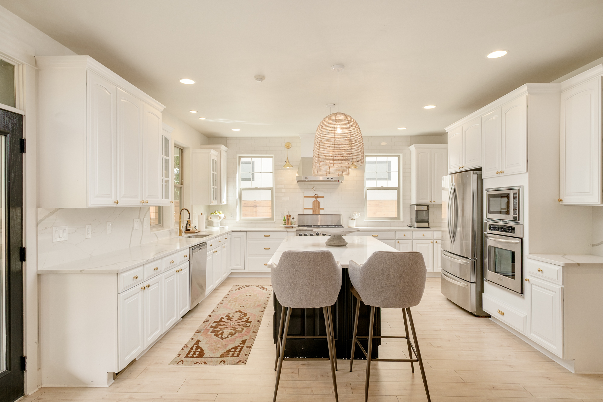  Beautifully Reimagined Residence In The Heart Of University Hills - 物件實景