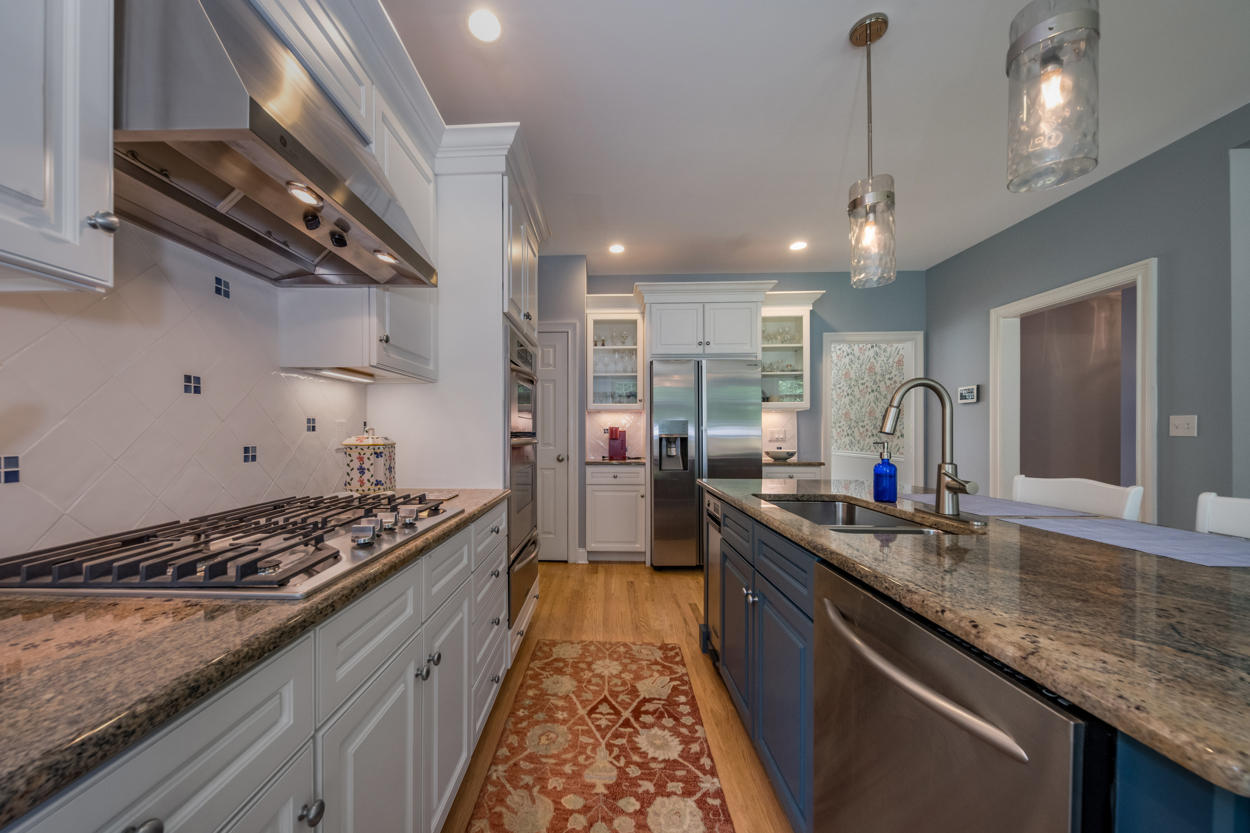  Meticulously Renovated Colonial is Coastal Sophistication - 物件實景