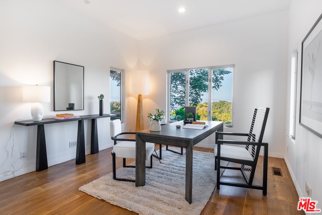 Topanga, California, 90290, United States, 4 Bedrooms Bedrooms, ,4 BathroomsBathrooms,Residential,For Sale,1902057