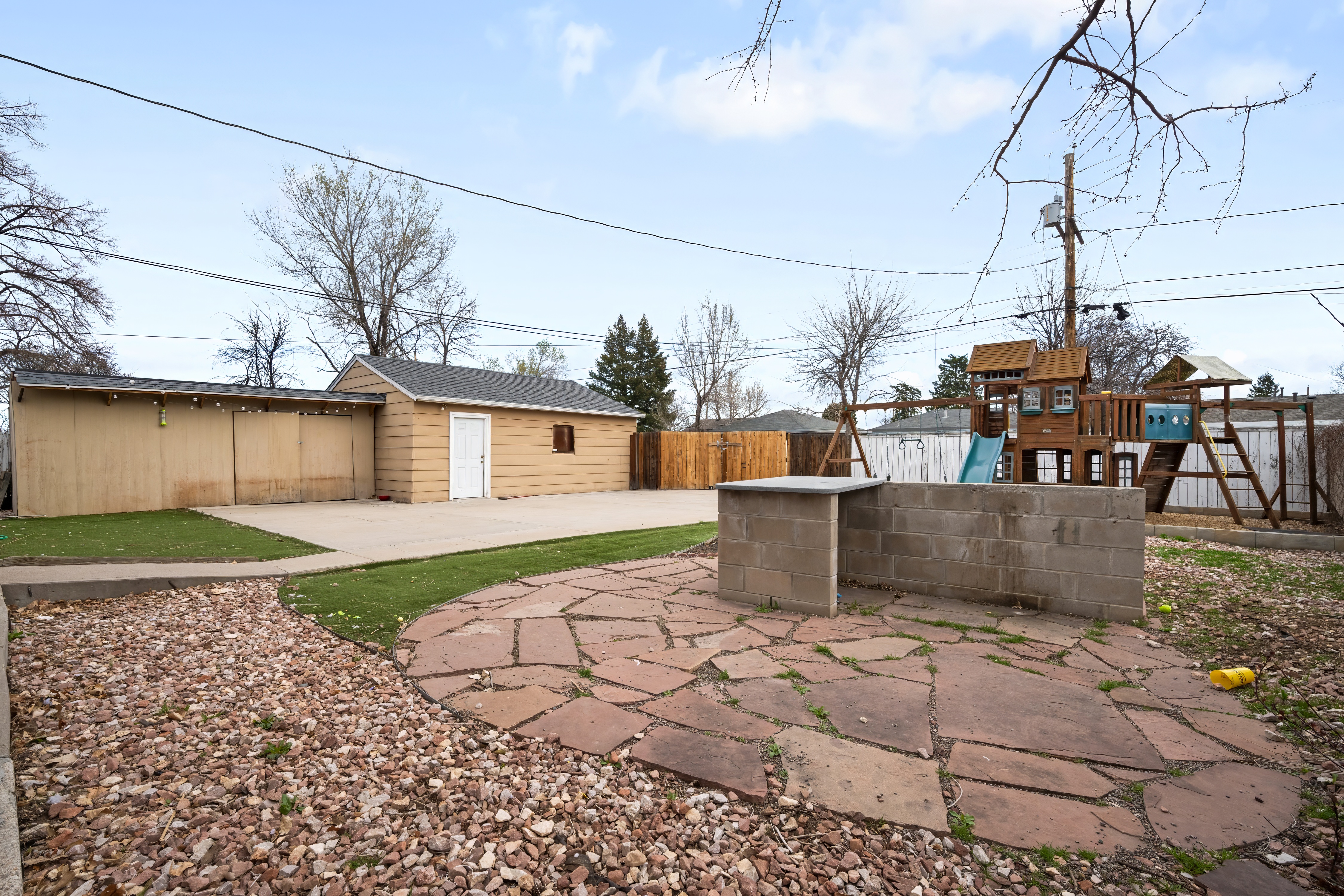  5 Bedroom Home Just Steps From Huston Lake Park - 物件實景