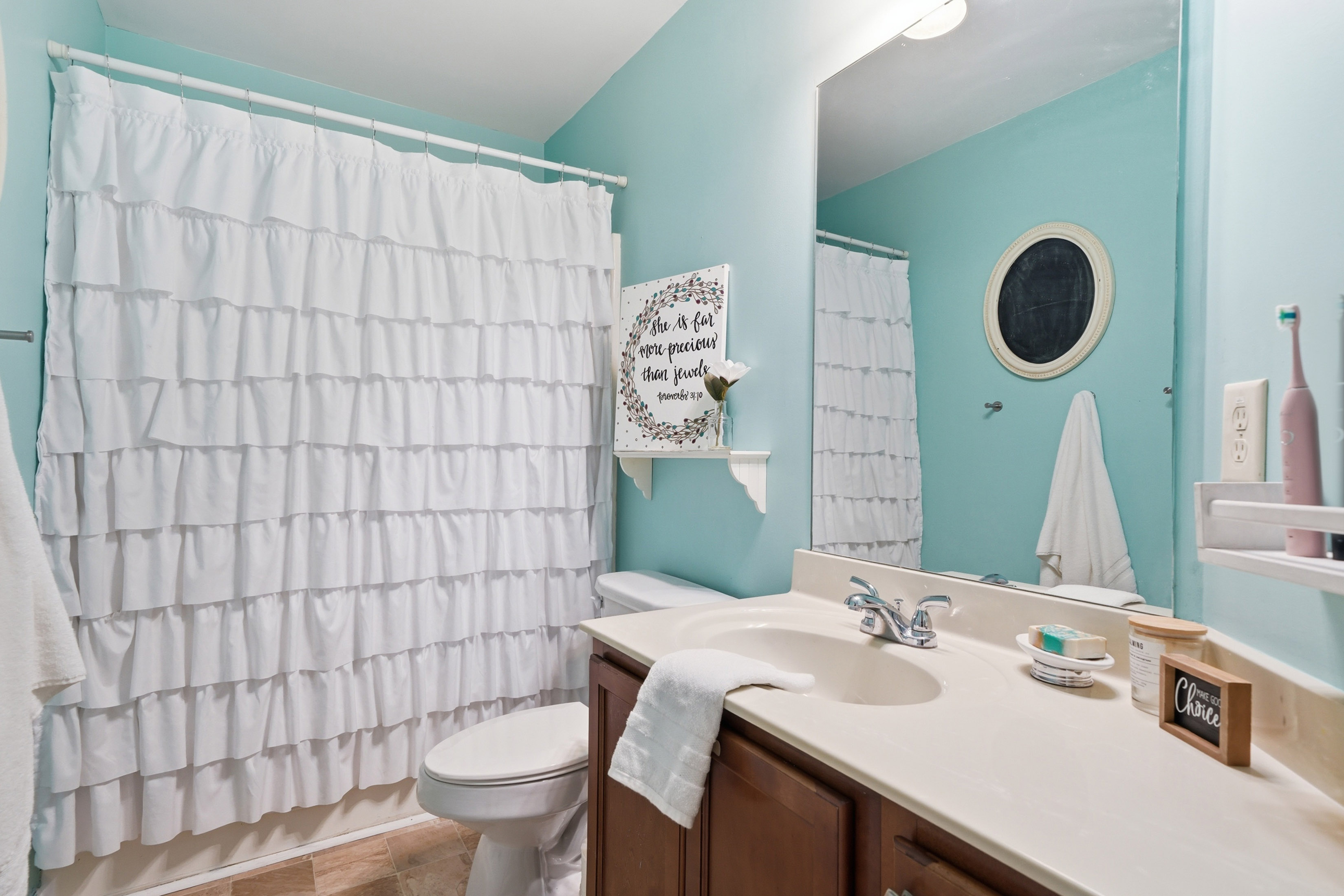  Charming End-Unit Townhome at the End of a Peaceful Cul-de-Sac - 物件實景