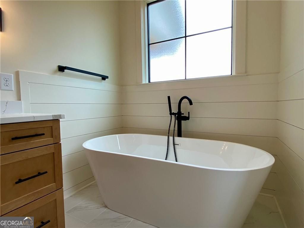 Gainesville, Georgia, 30506, United States, 5 Bedrooms Bedrooms, ,6 BathroomsBathrooms,Residential,For Sale,1908175