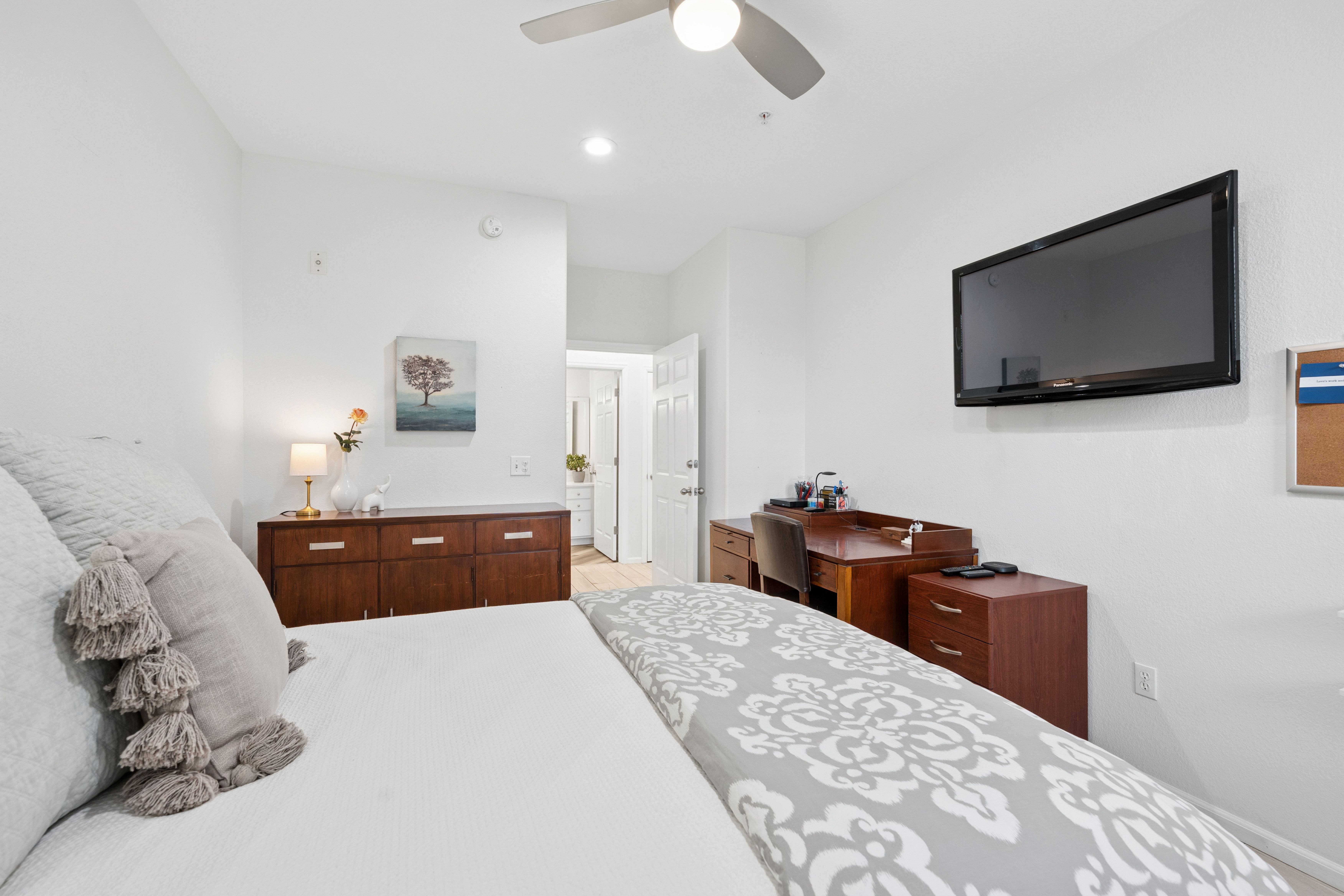  Turnkey Home Offers a Bright and Flexible Floor Plan - 物件實景