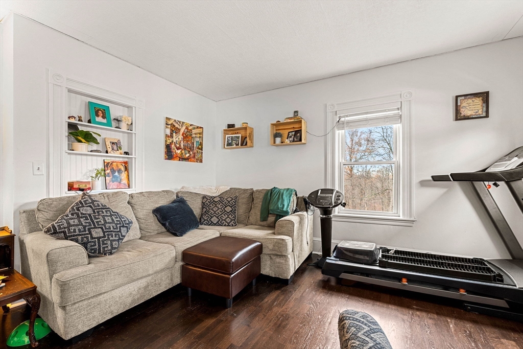 Marlborough, Massachusetts, 01752, United States, 4 Bedrooms Bedrooms, ,2 BathroomsBathrooms,Residential,For Sale,2001797