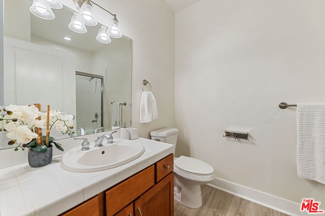 Los Angeles, California, 90064, United States, 2 Bedrooms Bedrooms, ,3 BathroomsBathrooms,Residential,For Sale,2003516