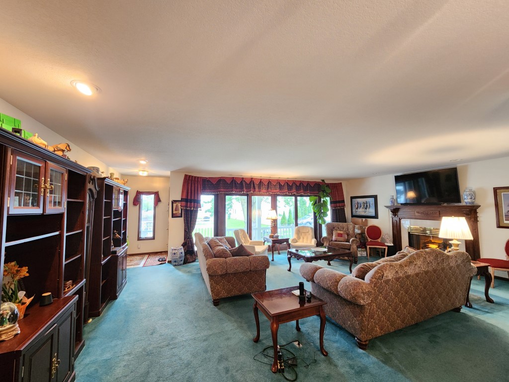 Mason City, Iowa, 50401, United States, 4 Bedrooms Bedrooms, ,1 BathroomBathrooms,Residential,For Sale,1982644