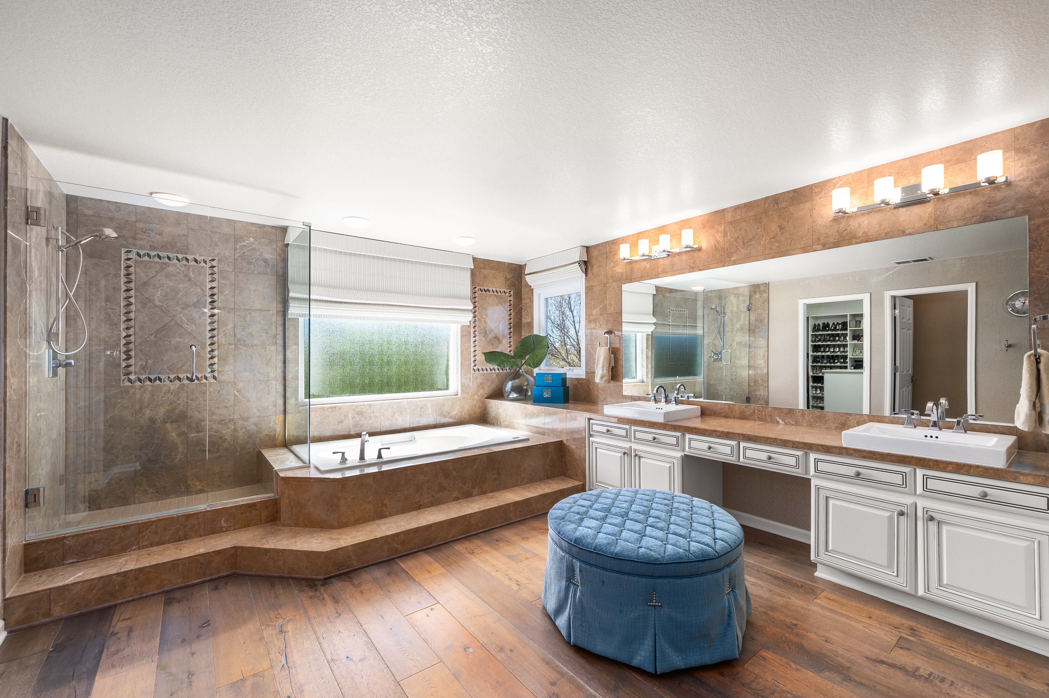  Luxury And Elegance Greet You At Every Turn In This Beautiful Home - 物件實景