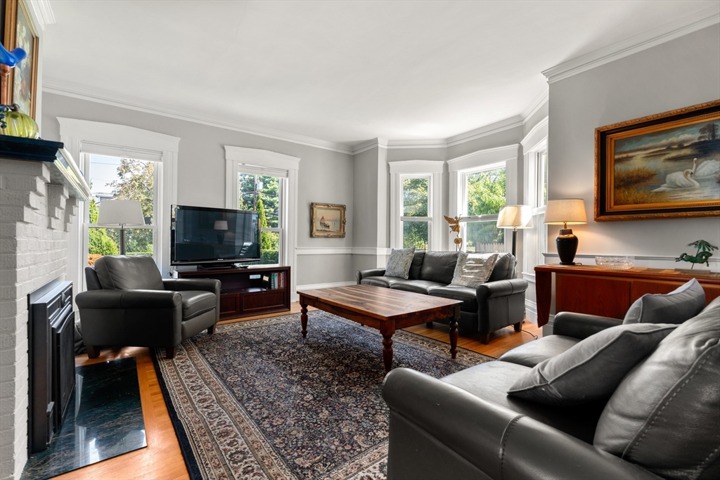 Newton, Massachusetts, 02458, United States, 5 Bedrooms Bedrooms, ,4 BathroomsBathrooms,Residential,For Sale,1941717