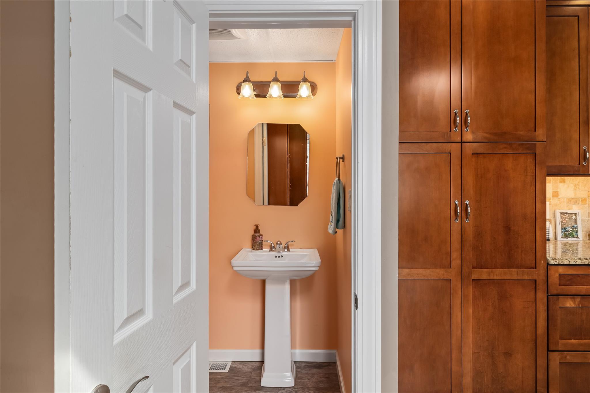 Lindenhurst, New York, 11757, United States, 4 Bedrooms Bedrooms, ,2 BathroomsBathrooms,Residential,For Sale,1935341